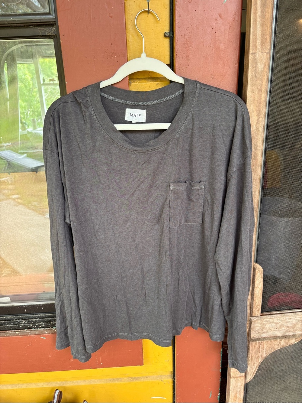 Mate the Label Long-Sleeve Pocket Tee inCharcoal